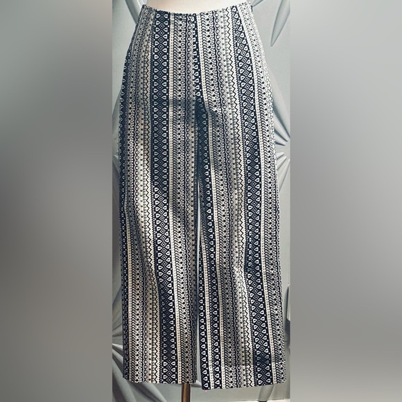 Harold’s SZ 2 black & white cropped straight legged pants, side zipper waist 27” - Picture 3 of 4